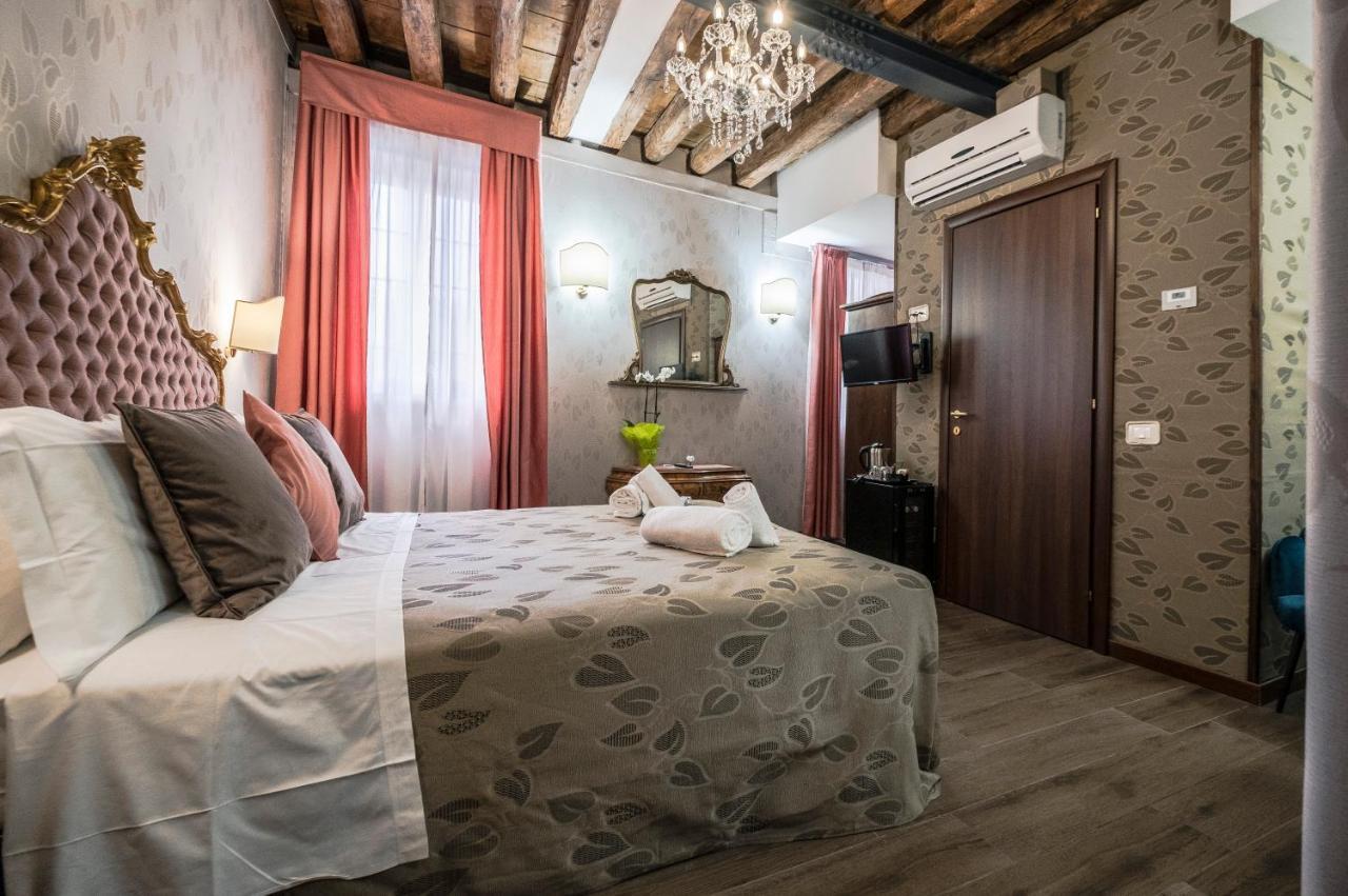 Pensión Ca' Lavezzera 2*