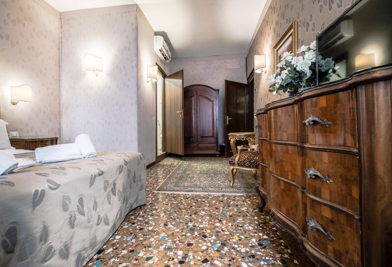 Pensión Ca' Lavezzera 2*